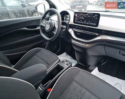Белый Фиат 500e, объемом двигателя 0 л и пробегом 25 тыс. км за 14200 $, фото 49 на Automoto.ua