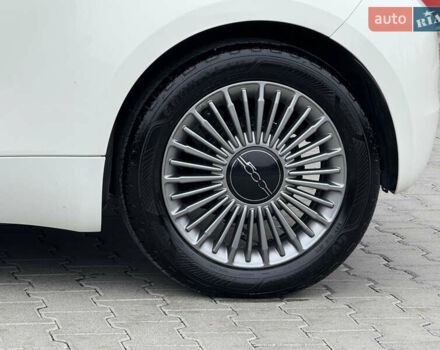 Белый Фиат 500e, объемом двигателя 0 л и пробегом 21 тыс. км за 13999 $, фото 13 на Automoto.ua