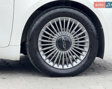 Белый Фиат 500e, объемом двигателя 0 л и пробегом 21 тыс. км за 13999 $, фото 10 на Automoto.ua