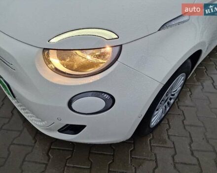 Белый Фиат 500e, объемом двигателя 0 л и пробегом 25 тыс. км за 14200 $, фото 6 на Automoto.ua