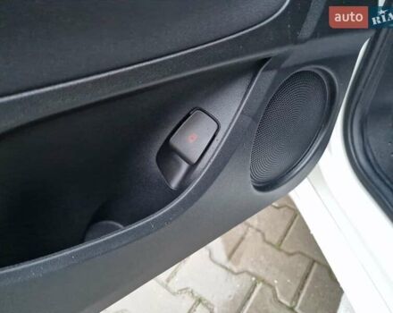 Белый Фиат 500e, объемом двигателя 0 л и пробегом 25 тыс. км за 14200 $, фото 28 на Automoto.ua