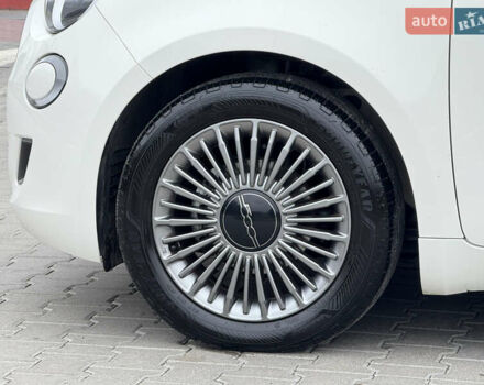 Белый Фиат 500e, объемом двигателя 0 л и пробегом 21 тыс. км за 13999 $, фото 12 на Automoto.ua