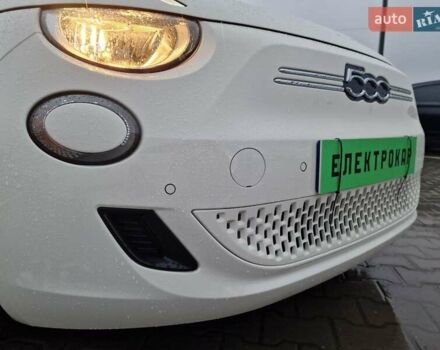 Белый Фиат 500e, объемом двигателя 0 л и пробегом 25 тыс. км за 14200 $, фото 11 на Automoto.ua