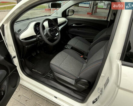 Белый Фиат 500e, объемом двигателя 0 л и пробегом 21 тыс. км за 13999 $, фото 17 на Automoto.ua