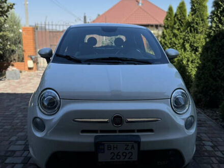 Фіат 500e 2015 у Одесі на Automoto.ua Білий Фіат 500e, об'ємом двигуна 0 л та пробігом 135 тис. км за 6700 $, фото 1 на Automoto.ua