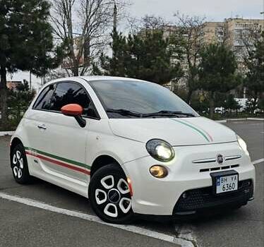 Белый Фиат 500e, объемом двигателя 0 л и пробегом 58 тыс. км за 7500 $, фото 1 на Automoto.ua