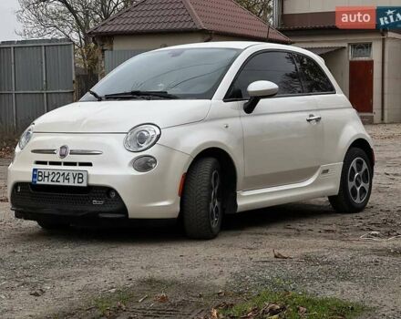 Белый Фиат 500e, объемом двигателя 0 л и пробегом 122 тыс. км за 7500 $, фото 1 на Automoto.ua
