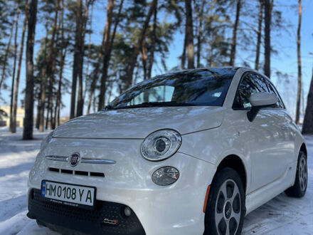 Белый Фиат 500e, объемом двигателя 0 л и пробегом 48 тыс. км за 9990 $, фото 1 на Automoto.ua