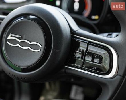 Черный Фиат 500e, объемом двигателя 0 л и пробегом 16 тыс. км за 16900 $, фото 26 на Automoto.ua