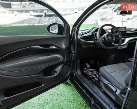 Черный Фиат 500e, объемом двигателя 0 л и пробегом 16 тыс. км за 16900 $, фото 42 на Automoto.ua