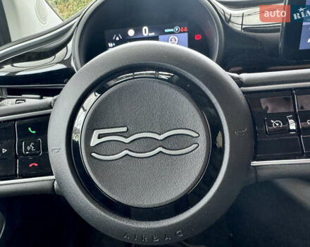 Черный Фиат 500e, объемом двигателя 0 л и пробегом 14 тыс. км за 16499 $, фото 18 на Automoto.ua