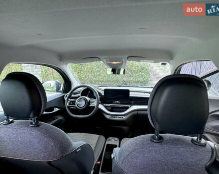 Черный Фиат 500e, объемом двигателя 0 л и пробегом 14 тыс. км за 16499 $, фото 40 на Automoto.ua