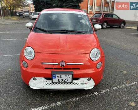 Фиат 500e 2015 в Днепре (Днепропетровске) на Automoto.ua Красный Фиат 500e, объемом двигателя 0 л и пробегом 93 тыс. км за 5999 $, фото 1 на Automoto.ua