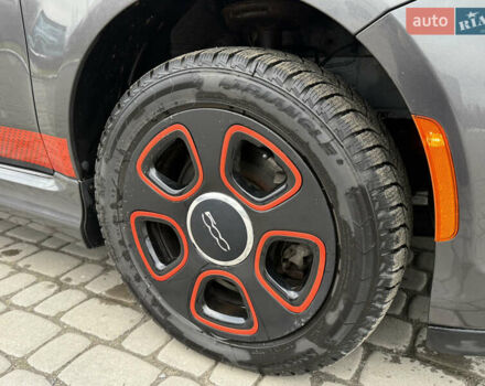 Серый Фиат 500e, объемом двигателя 0 л и пробегом 46 тыс. км за 6999 $, фото 24 на Automoto.ua