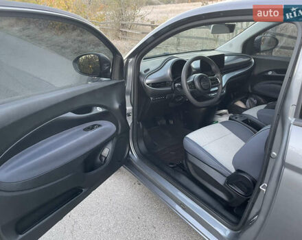 Сірий Фіат 500e, об'ємом двигуна 0 л та пробігом 34 тис. км за 14800 $, фото 10 на Automoto.ua