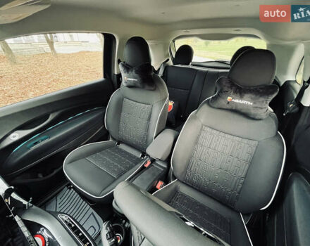 Синий Фиат 500e, объемом двигателя 0 л и пробегом 1 тыс. км за 19999 $, фото 13 на Automoto.ua