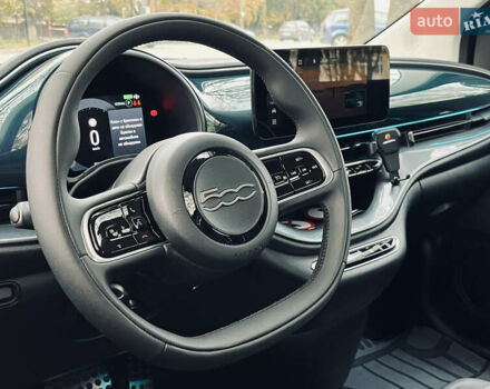 Синий Фиат 500e, объемом двигателя 0 л и пробегом 1 тыс. км за 19999 $, фото 10 на Automoto.ua
