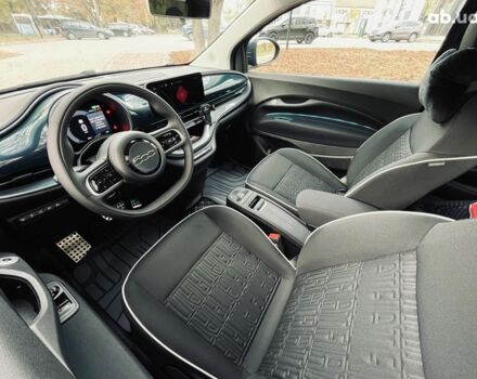 Зелений Фіат 500e, об'ємом двигуна 0 л та пробігом 0 тис. км за 19500 $, фото 7 на Automoto.ua