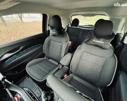 Зелений Фіат 500e, об'ємом двигуна 0 л та пробігом 0 тис. км за 19500 $, фото 10 на Automoto.ua