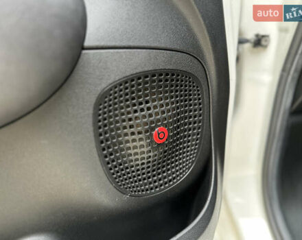 Белый Фиат 500L, объемом двигателя 1.4 л и пробегом 110 тыс. км за 7900 $, фото 12 на Automoto.ua