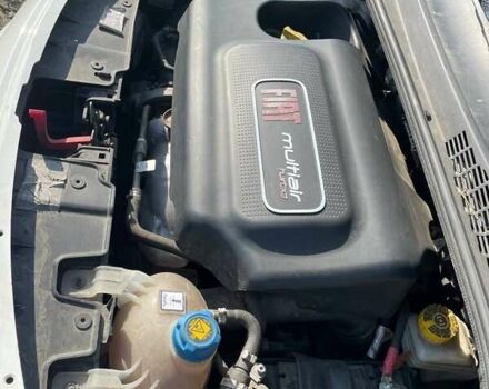 Білий Фіат 500L, об'ємом двигуна 1.37 л та пробігом 120 тис. км за 6999 $, фото 44 на Automoto.ua