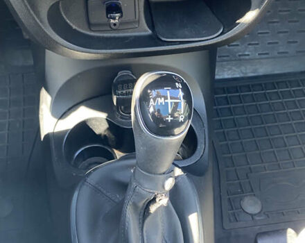 Белый Фиат 500L, объемом двигателя 1.2 л и пробегом 190 тыс. км за 8500 $, фото 4 на Automoto.ua