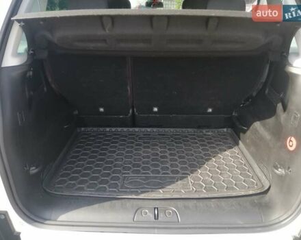 Білий Фіат 500L, об'ємом двигуна 1.37 л та пробігом 120 тис. км за 6999 $, фото 22 на Automoto.ua
