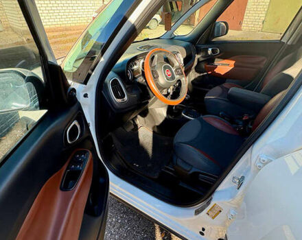 Белый Фиат 500L, объемом двигателя 1.37 л и пробегом 176 тыс. км за 8150 $, фото 11 на Automoto.ua
