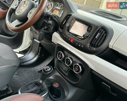 Белый Фиат 500L, объемом двигателя 1.3 л и пробегом 176 тыс. км за 8900 $, фото 37 на Automoto.ua