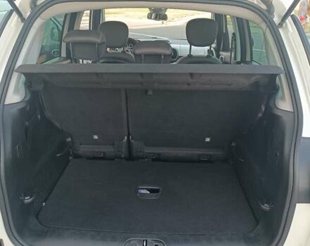Белый Фиат 500L, объемом двигателя 1.3 л и пробегом 174 тыс. км за 7000 $, фото 23 на Automoto.ua