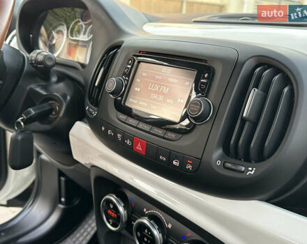 Белый Фиат 500L, объемом двигателя 1.3 л и пробегом 176 тыс. км за 8900 $, фото 41 на Automoto.ua