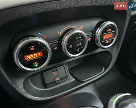 Белый Фиат 500L, объемом двигателя 1.3 л и пробегом 176 тыс. км за 8900 $, фото 74 на Automoto.ua