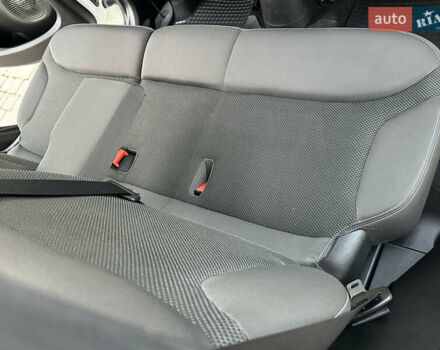 Белый Фиат 500L, объемом двигателя 1.3 л и пробегом 176 тыс. км за 8900 $, фото 48 на Automoto.ua