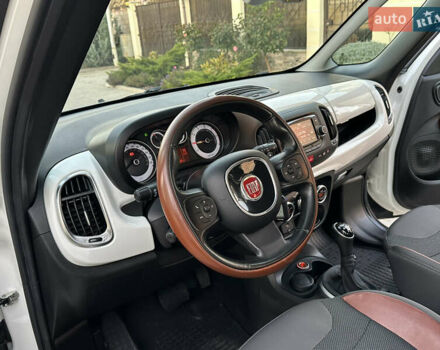 Белый Фиат 500L, объемом двигателя 1.3 л и пробегом 176 тыс. км за 8900 $, фото 62 на Automoto.ua