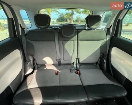 Белый Фиат 500L, объемом двигателя 1.3 л и пробегом 109 тыс. км за 8200 $, фото 8 на Automoto.ua