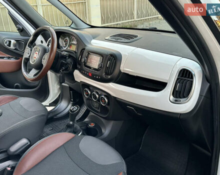 Белый Фиат 500L, объемом двигателя 1.3 л и пробегом 176 тыс. км за 8900 $, фото 35 на Automoto.ua