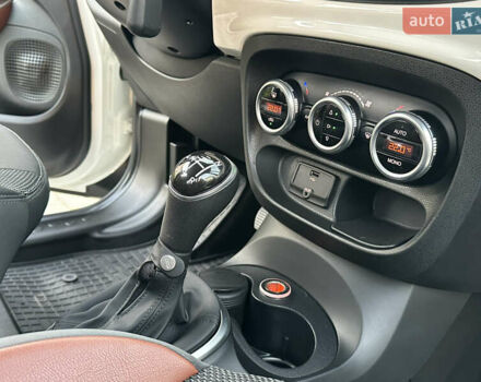 Белый Фиат 500L, объемом двигателя 1.3 л и пробегом 176 тыс. км за 8900 $, фото 40 на Automoto.ua