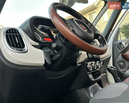 Белый Фиат 500L, объемом двигателя 1.3 л и пробегом 176 тыс. км за 8900 $, фото 63 на Automoto.ua