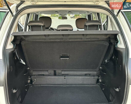 Белый Фиат 500L, объемом двигателя 1.3 л и пробегом 176 тыс. км за 8900 $, фото 55 на Automoto.ua