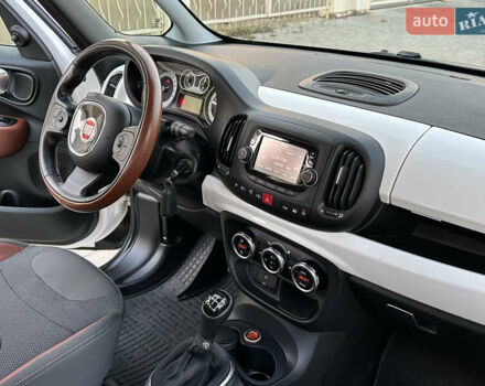 Белый Фиат 500L, объемом двигателя 1.3 л и пробегом 176 тыс. км за 8900 $, фото 38 на Automoto.ua