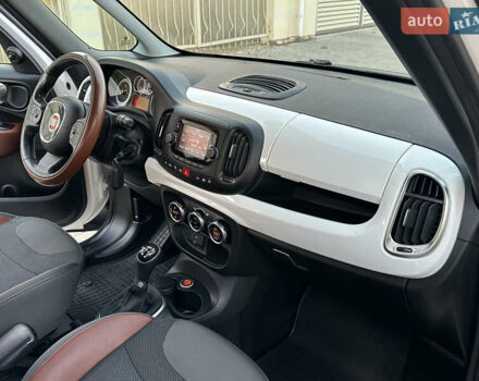 Белый Фиат 500L, объемом двигателя 1.3 л и пробегом 176 тыс. км за 8900 $, фото 69 на Automoto.ua