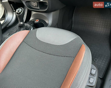 Белый Фиат 500L, объемом двигателя 1.3 л и пробегом 176 тыс. км за 8900 $, фото 43 на Automoto.ua