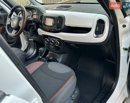 Белый Фиат 500L, объемом двигателя 1.3 л и пробегом 176 тыс. км за 8900 $, фото 34 на Automoto.ua