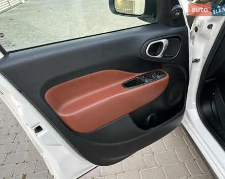 Белый Фиат 500L, объемом двигателя 1.3 л и пробегом 176 тыс. км за 8900 $, фото 60 на Automoto.ua