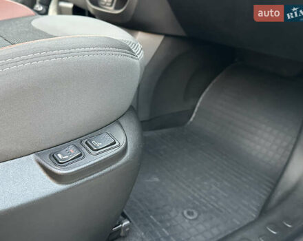 Белый Фиат 500L, объемом двигателя 1.3 л и пробегом 176 тыс. км за 8900 $, фото 39 на Automoto.ua