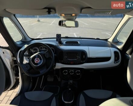 Белый Фиат 500L, объемом двигателя 1.25 л и пробегом 121 тыс. км за 8900 $, фото 25 на Automoto.ua