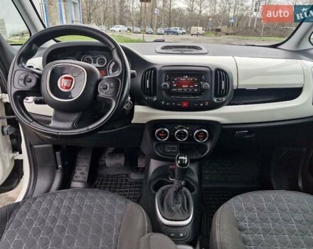 Белый Фиат 500L, объемом двигателя 1.3 л и пробегом 135 тыс. км за 8599 $, фото 17 на Automoto.ua