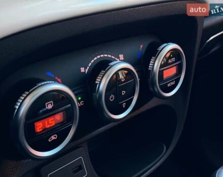 Белый Фиат 500L, объемом двигателя 1.25 л и пробегом 53 тыс. км за 10500 $, фото 34 на Automoto.ua