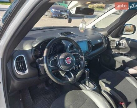 Белый Фиат 500L, объемом двигателя 1.25 л и пробегом 201 тыс. км за 9500 $, фото 4 на Automoto.ua