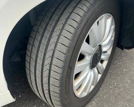 Білий Фіат 500L, об'ємом двигуна 1.25 л та пробігом 138 тис. км за 10500 $, фото 9 на Automoto.ua